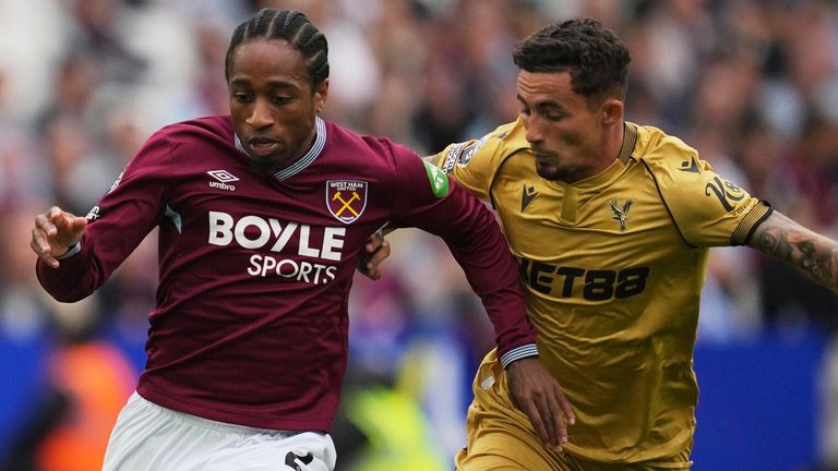 Kyle Walker-Peters and Yeremy Pino battle for the ball