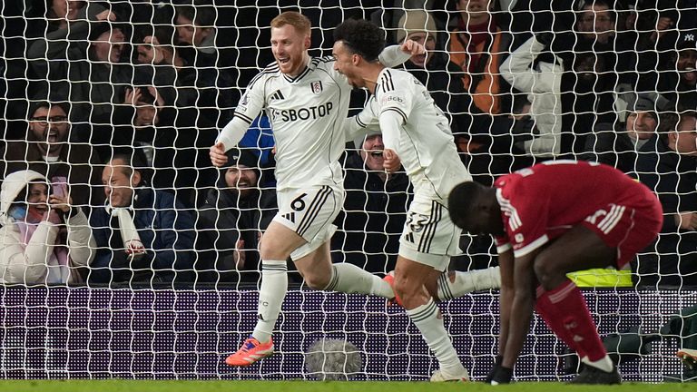 Harrison Reed scored a last-gasp equaliser as Fulham drew 2-2 with Liverpool