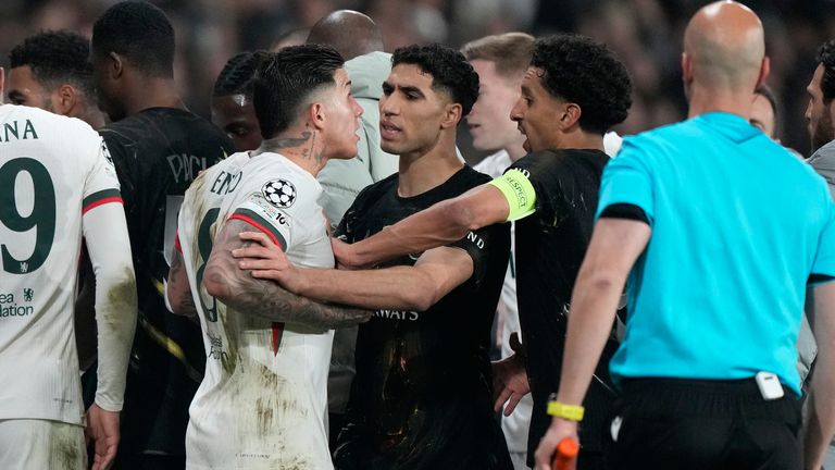 The end of the game at the Parc des Princes descended into a confrontation between the players