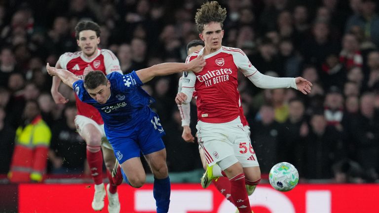 Dowman controlled the ball with his head and burst past Everton's Vitaliy Mykolenko 