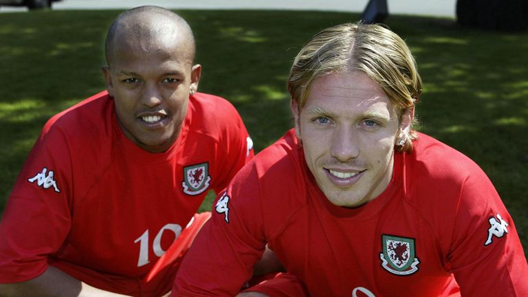 Earnshaw (left) has known Bellamy for years and is confident he can take Wales to the World Cup