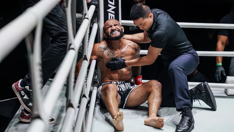 Woollis leaves Lineker in agony.