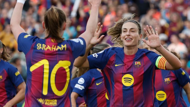 Barcelona's Graham Hansen celebrates with Alexia Putellas