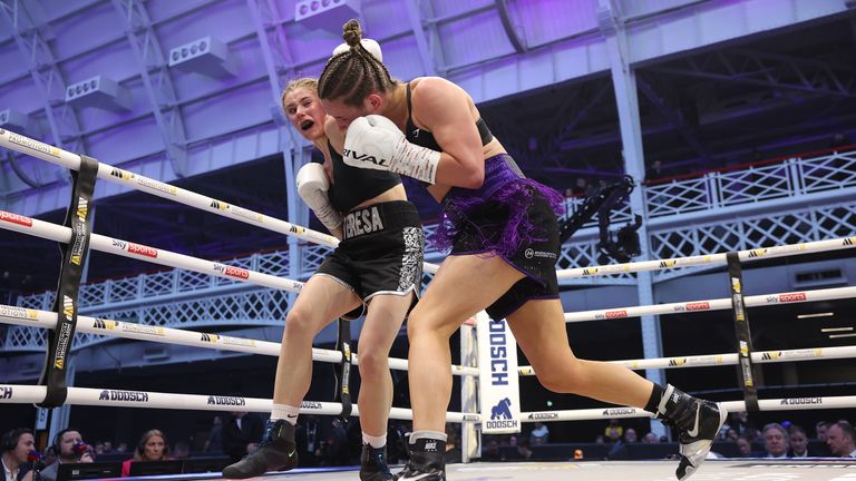 Makinen outscores Watson in a competitive clash. (Photo: Most Valuable Promotions)