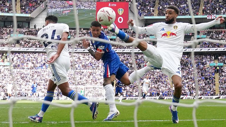 Enzo Fernandez heads Chelsea in front