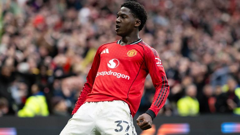 Kobbie Mainoo celebrates after scoring to give Manchester United a 3-2 lead against Liverpool