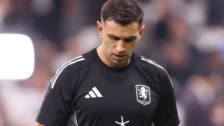 Emiliano Martinez revealed he broke his finger in the warm-up