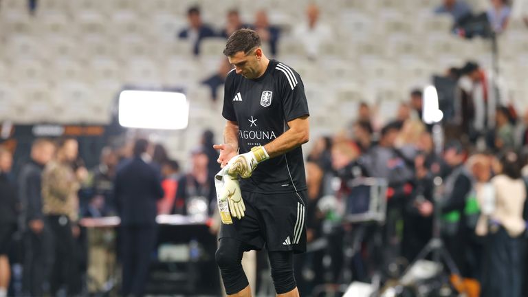 Emiliano Martinez broke his finger in the warm-up of the Europa League final