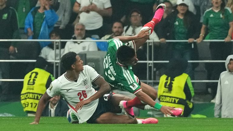 Jarell Quansah fouls Mexico's Jesus Gallardo and is sent off