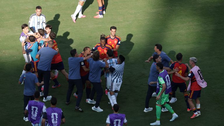 Soccer: FIFA World Cup: Spain Nico Williams (17) exchanges words with Argentina Leandro Paredes (5) during the FIFA World Cup Final match at New York New Jersey Stadium. .East Rutherford, NJ 7/19/2026.CREDIT: Simon Bruty (Photo by Simon Bruty/Sports Illustrated via Getty Images) .(Set Number: X164931 TK1)