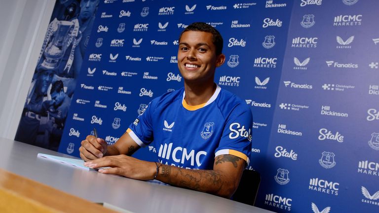 Brennan Johnson signs for Everton