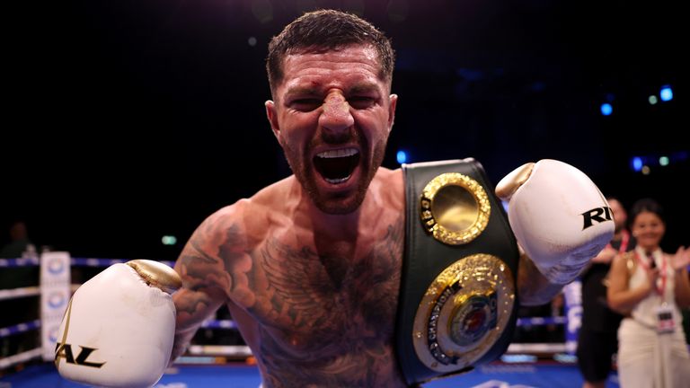 Mark Chamberlain celebrates winning against Pierce O'Leary in Dublin
