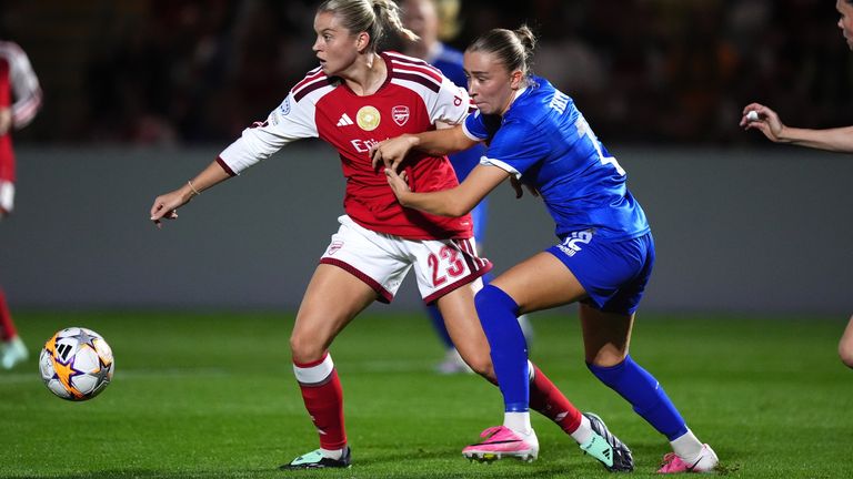 Alessia Russo came off the bench for Arsenal who had to wait until stoppage time to find a way past HB Koge