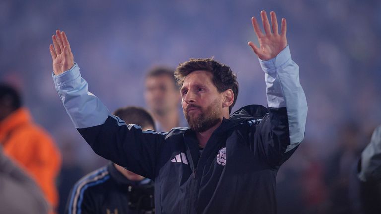 Messi appreciates the Argentina crowd after the game